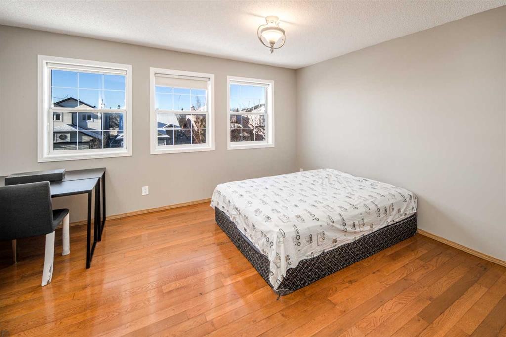 311 Coventry Circle Ne, Calgary, AB - Indoor Photo Showing Bedroom