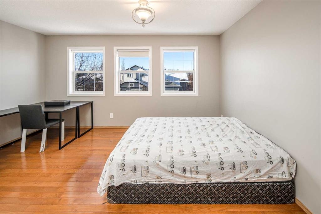 311 Coventry Circle Ne, Calgary, AB - Indoor Photo Showing Bedroom