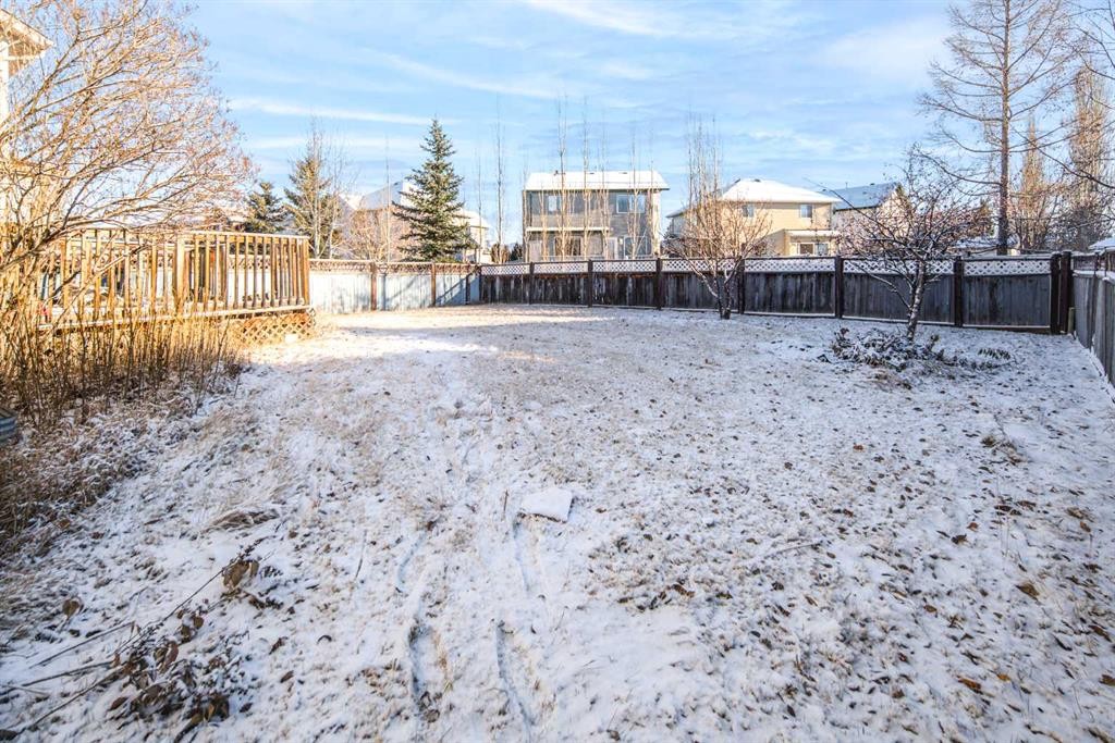 311 Coventry Circle Ne, Calgary, AB - Outdoor