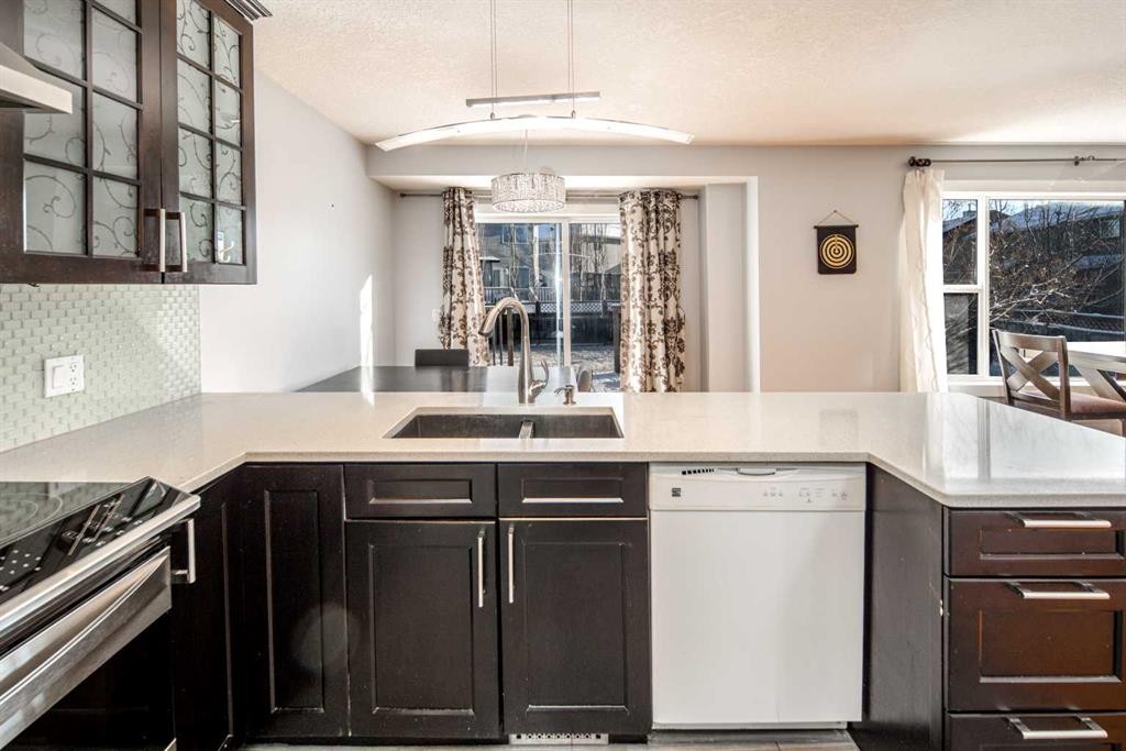 311 Coventry Circle Ne, Calgary, AB - Indoor Photo Showing Kitchen