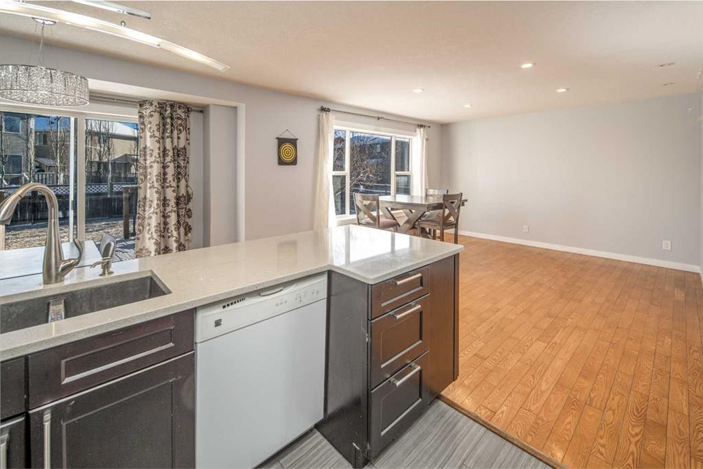 311 Coventry Circle Ne, Calgary, AB - Indoor Photo Showing Kitchen