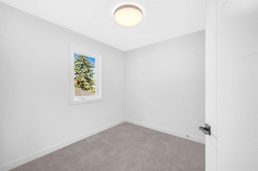 2504 18 Street Nw, Calgary, AB - Indoor Photo Showing Other Room
