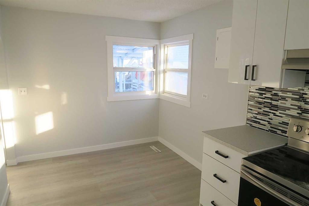 111 2 Avenue South, Morrin, AB - Indoor Photo Showing Kitchen