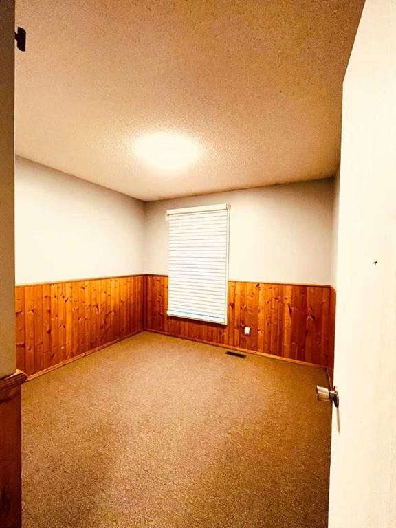 5625 Templehill Road Ne, Calgary, AB - Indoor Photo Showing Other Room
