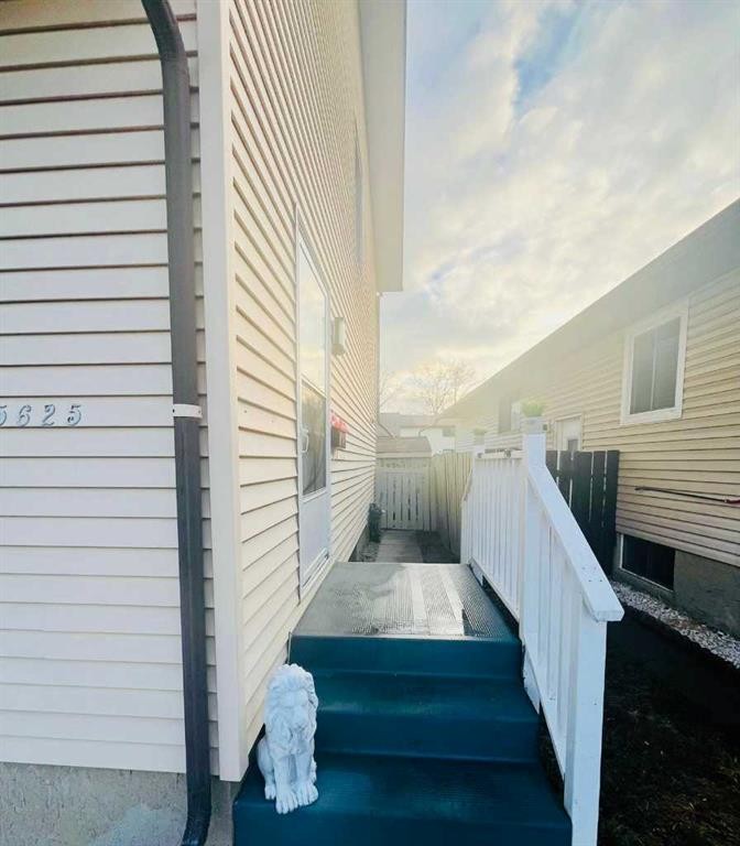 5625 Templehill Road Ne, Calgary, AB - Outdoor With Exterior