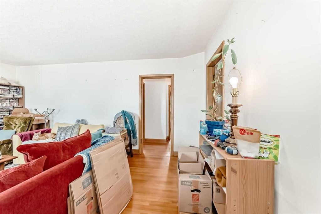 227 31 Avenue Ne, Calgary, AB - Indoor