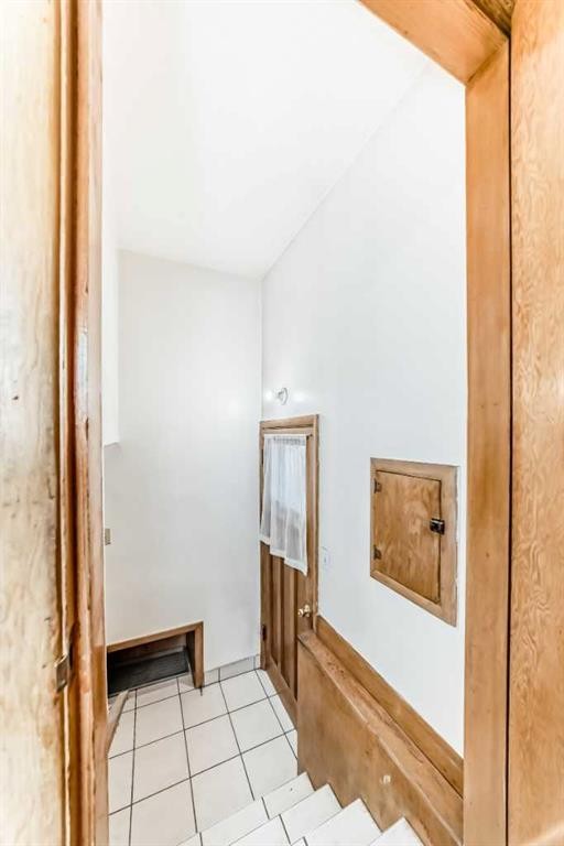 227 31 Avenue Ne, Calgary, AB - Indoor Photo Showing Other Room