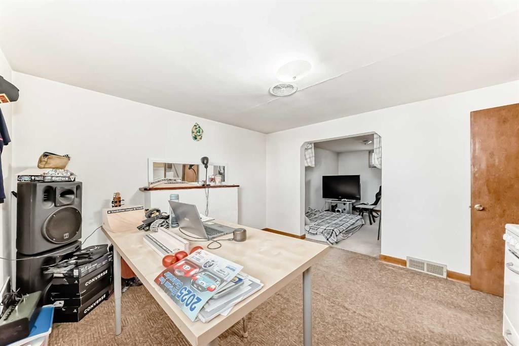 227 31 Avenue Ne, Calgary, AB - Indoor