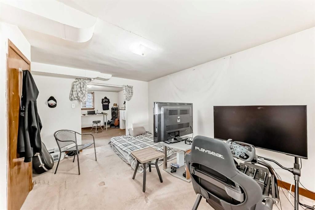 227 31 Avenue Ne, Calgary, AB - Indoor Photo Showing Office