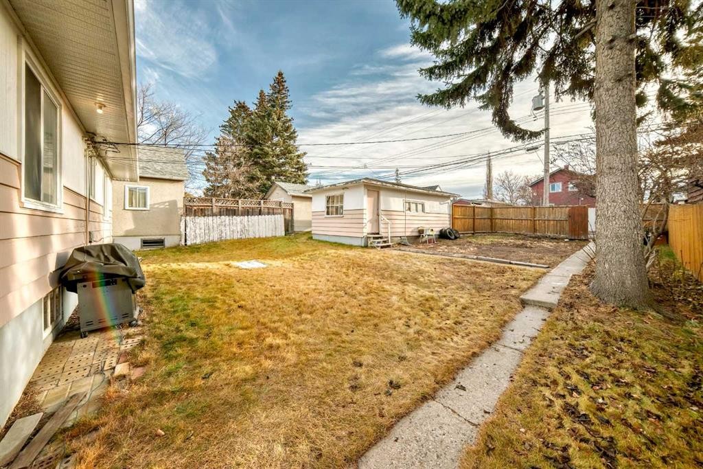 227 31 Avenue Ne, Calgary, AB - Outdoor