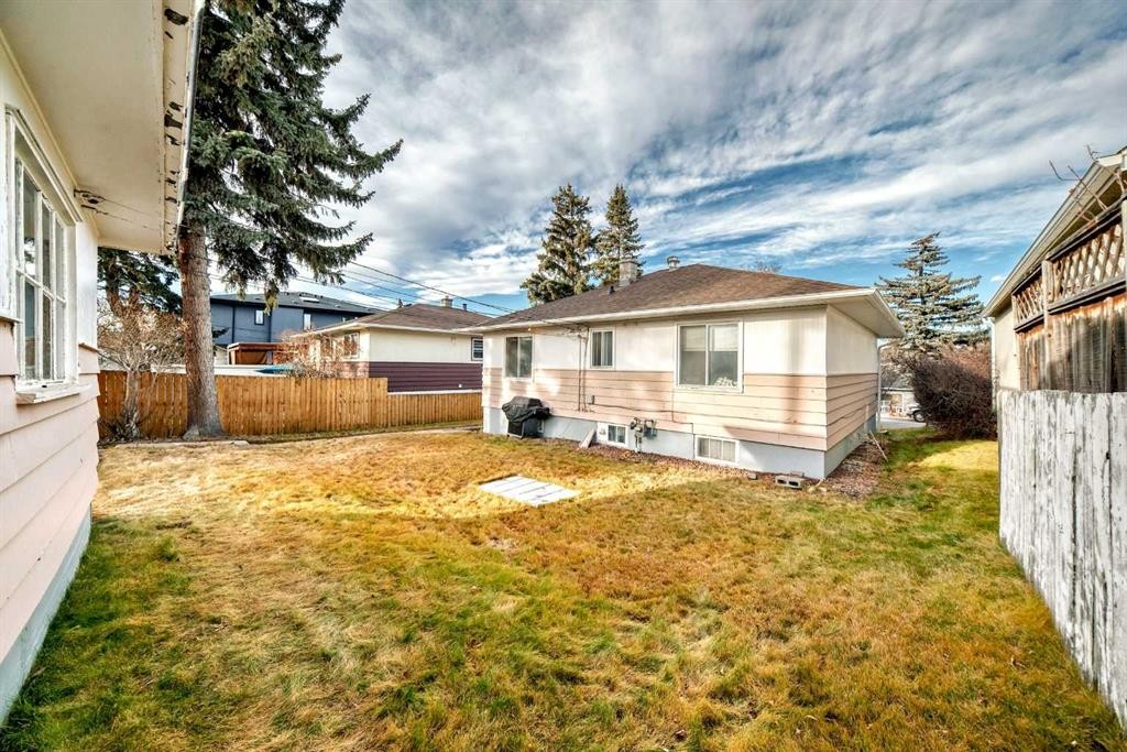 227 31 Avenue Ne, Calgary, AB - Outdoor