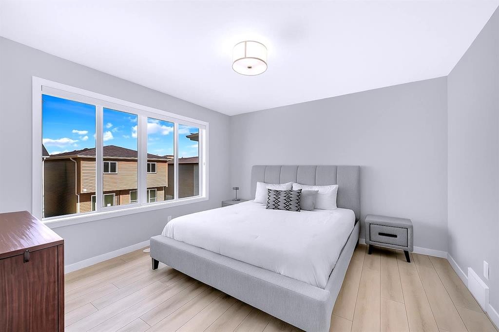 154 Silver Spruce Grove Sw, Calgary, AB - Indoor Photo Showing Bedroom