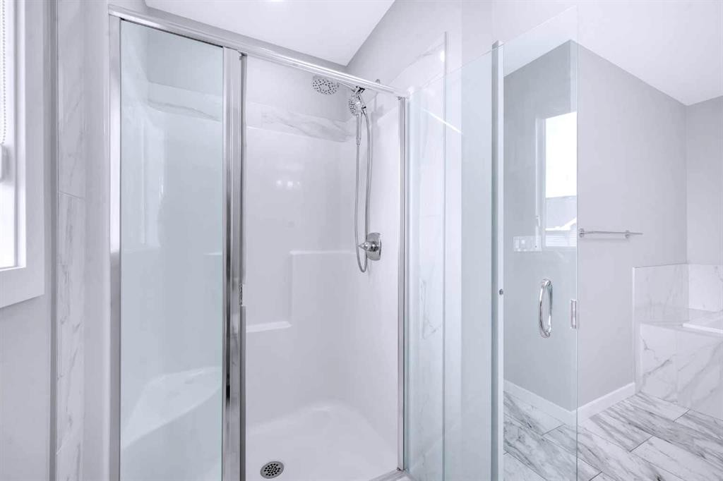 154 Silver Spruce Grove Sw, Calgary, AB - Indoor Photo Showing Bathroom