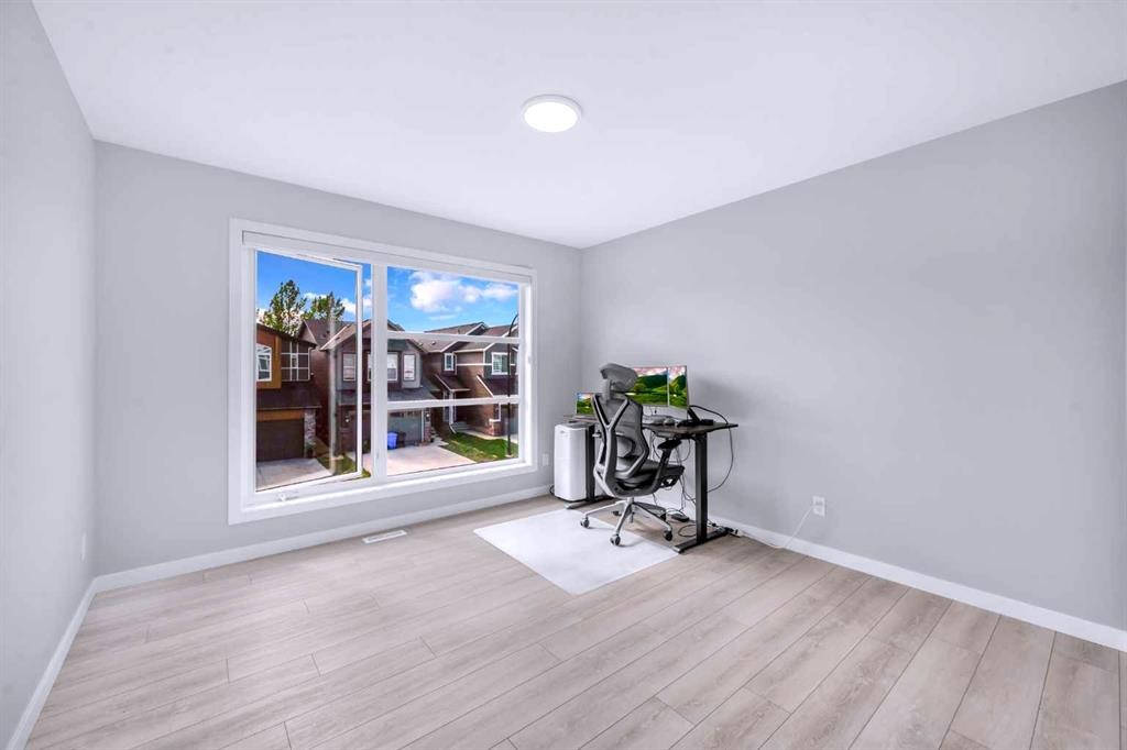 154 Silver Spruce Grove Sw, Calgary, AB - Indoor