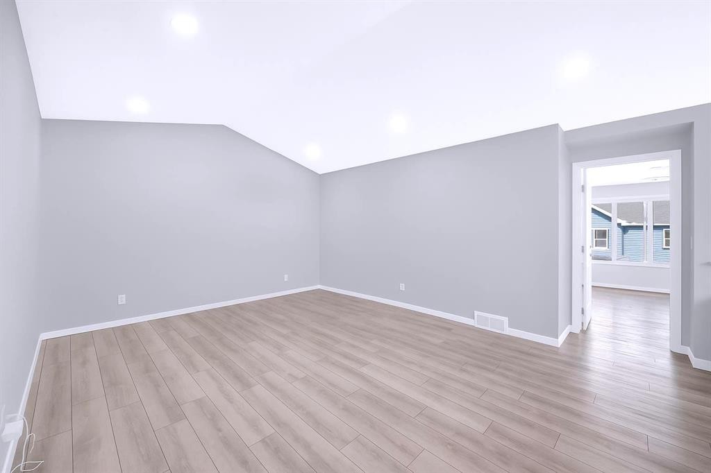 154 Silver Spruce Grove Sw, Calgary, AB - Indoor Photo Showing Other Room