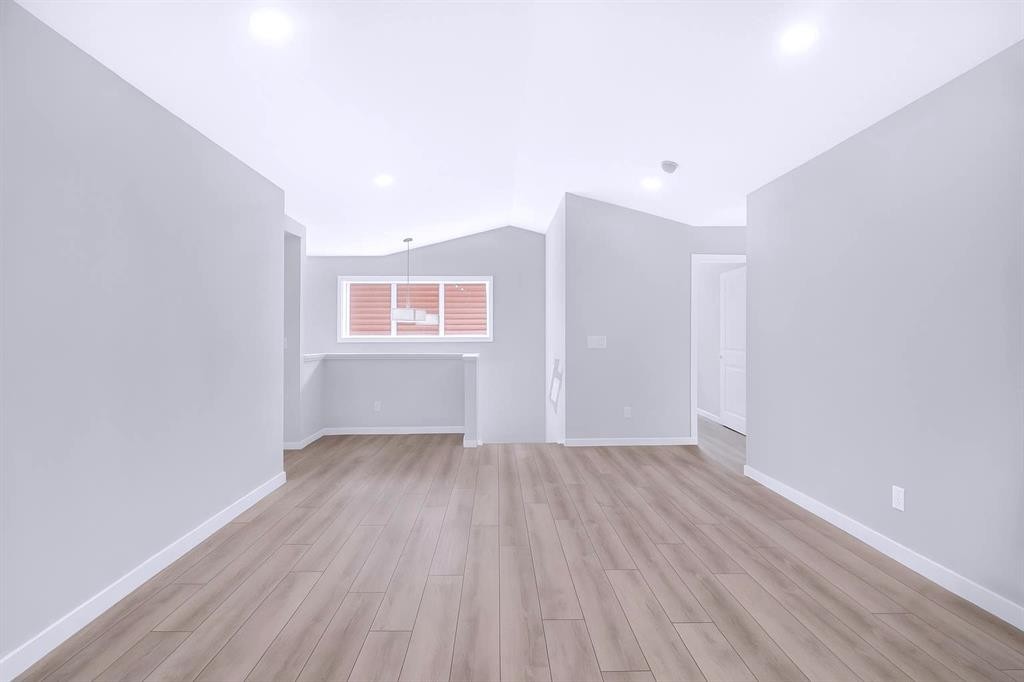 154 Silver Spruce Grove Sw, Calgary, AB - Indoor Photo Showing Other Room