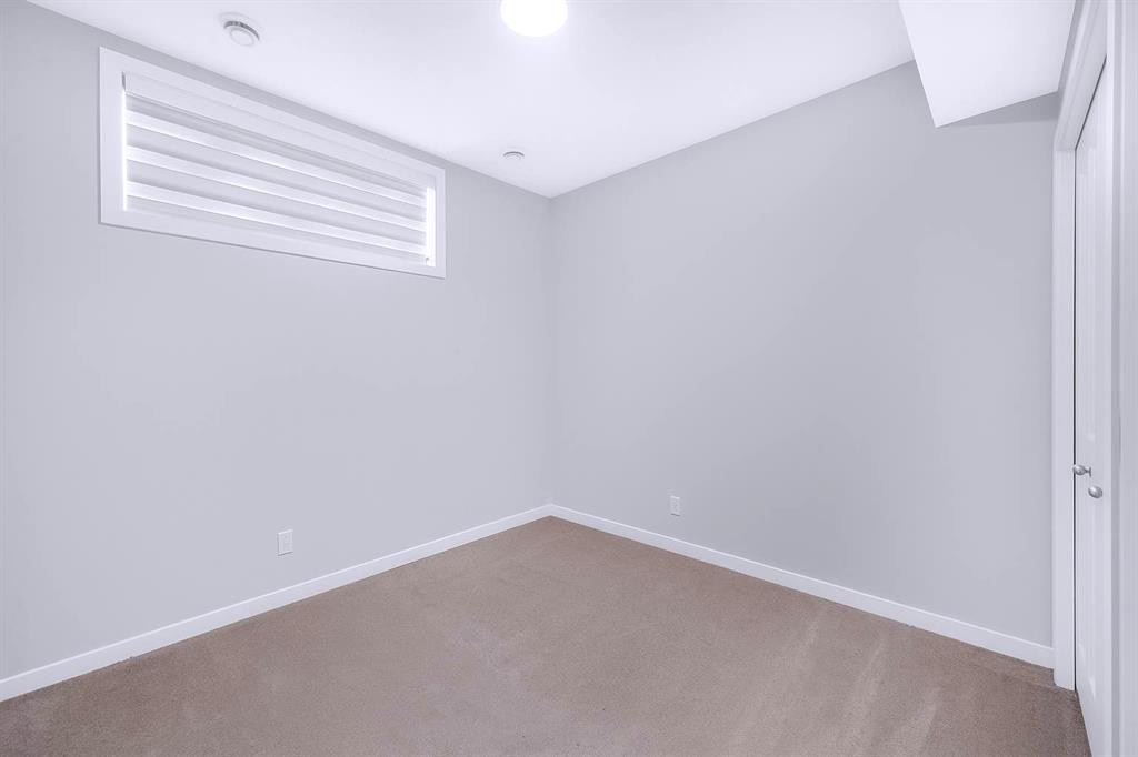 154 Silver Spruce Grove Sw, Calgary, AB - Indoor Photo Showing Other Room