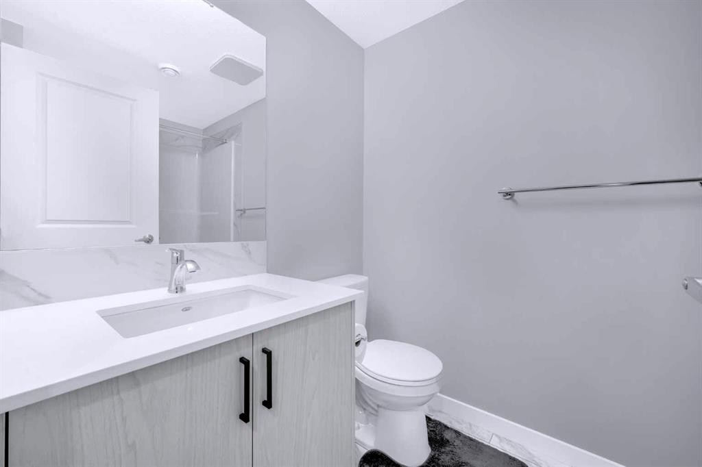 154 Silver Spruce Grove Sw, Calgary, AB - Indoor Photo Showing Bathroom