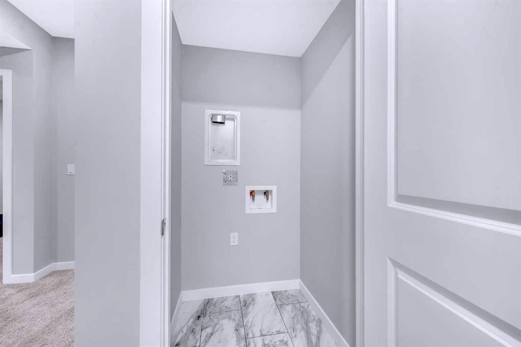 154 Silver Spruce Grove Sw, Calgary, AB - Indoor Photo Showing Other Room