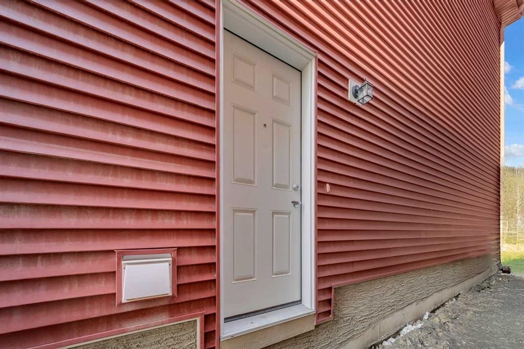 154 Silver Spruce Grove Sw, Calgary, AB - With Exterior