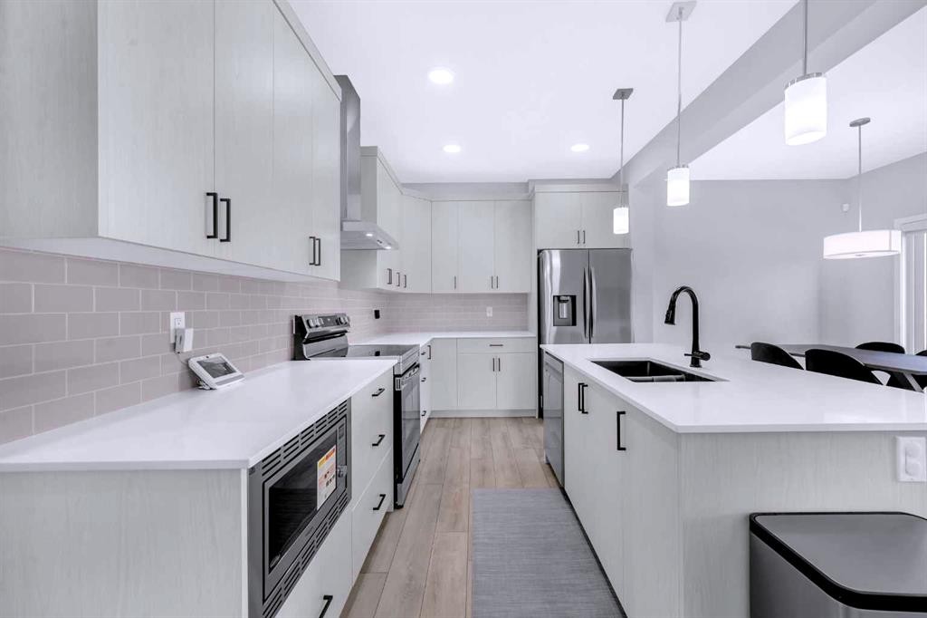 154 Silver Spruce Grove Sw, Calgary, AB - Indoor Photo Showing Kitchen With Stainless Steel Kitchen With Double Sink With Upgraded Kitchen