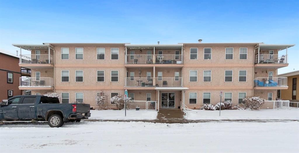 202-5026 49 Street, Olds, AB - Outdoor