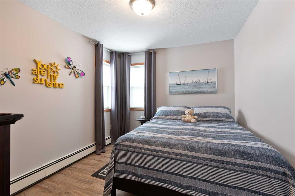 202-5026 49 Street, Olds, AB - Indoor Photo Showing Bedroom