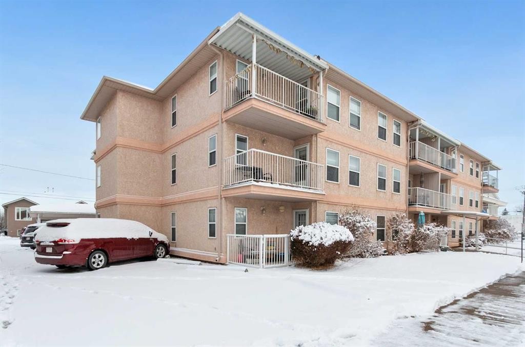 202-5026 49 Street, Olds, AB - Outdoor