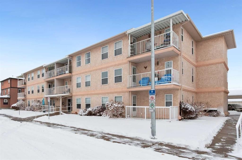 202-5026 49 Street, Olds, AB - Outdoor