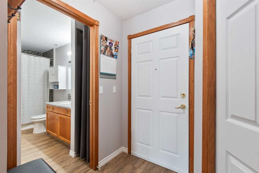 202-5026 49 Street, Olds, AB - Indoor Photo Showing Other Room