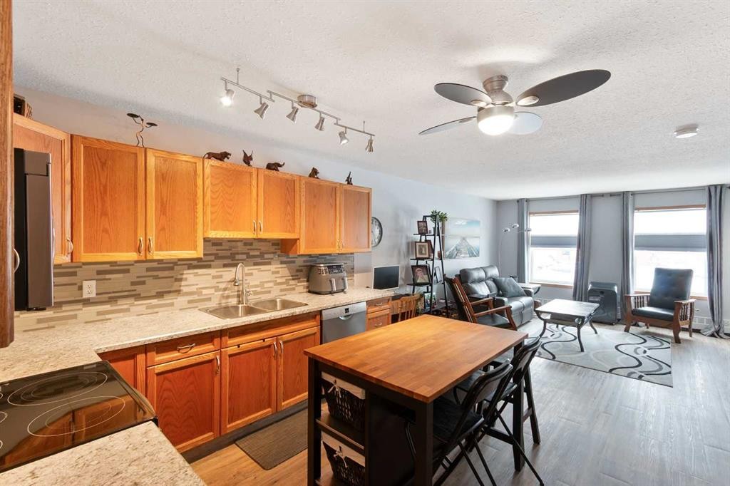 202-5026 49 Street, Olds, AB - Indoor Photo Showing Other Room