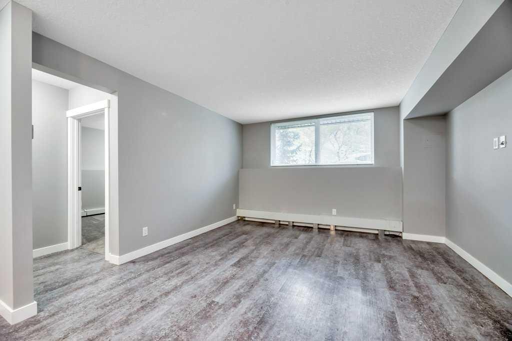 12-606 Lakeside Boulevard, Strathmore, AB - Indoor Photo Showing Other Room