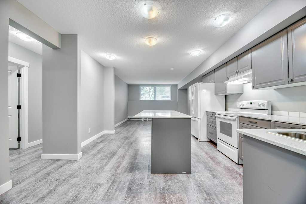 12-606 Lakeside Boulevard, Strathmore, AB - Indoor Photo Showing Kitchen