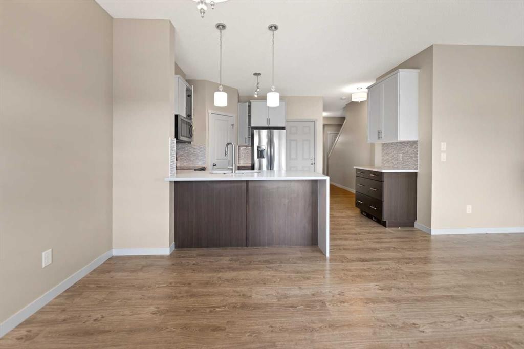 81 Copperpond Landing Se, Calgary, AB - Indoor Photo Showing Kitchen