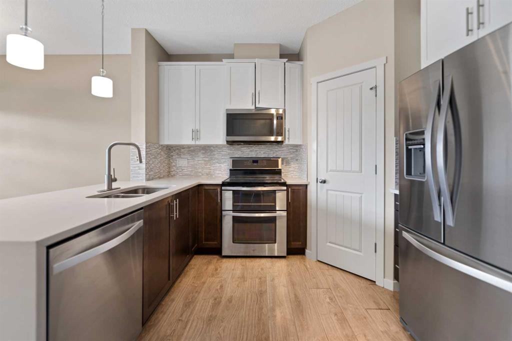 81 Copperpond Landing Se, Calgary, AB - Indoor Photo Showing Kitchen With Double Sink With Upgraded Kitchen