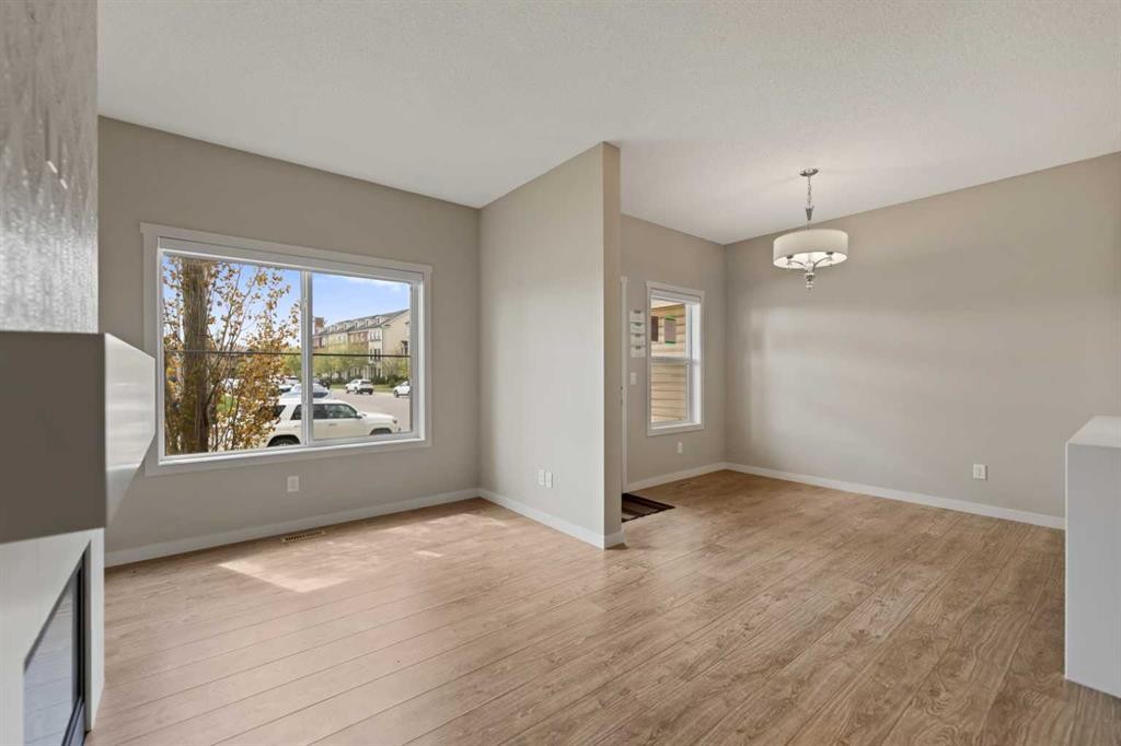 81 Copperpond Landing Se, Calgary, AB - Indoor