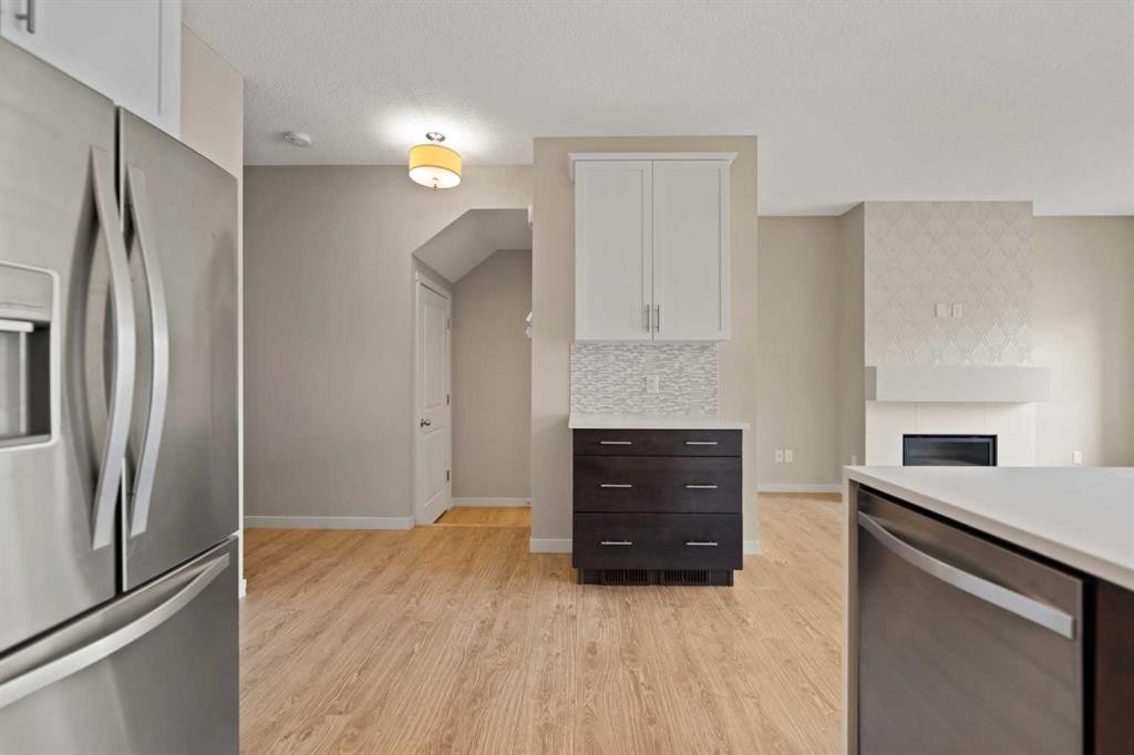 81 Copperpond Landing Se, Calgary, AB - Indoor Photo Showing Kitchen