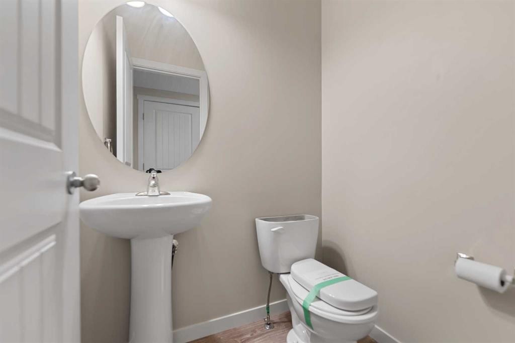 81 Copperpond Landing Se, Calgary, AB - Indoor Photo Showing Bathroom