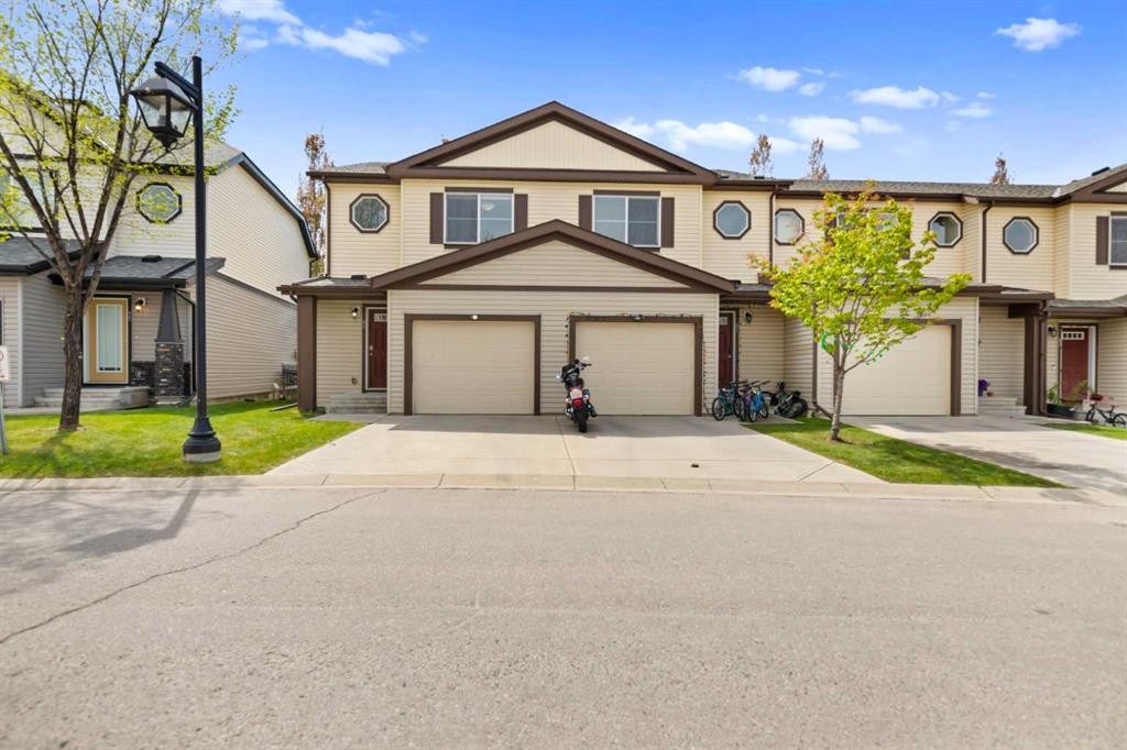 81 Copperpond Landing Se, Calgary, AB - Outdoor With Facade