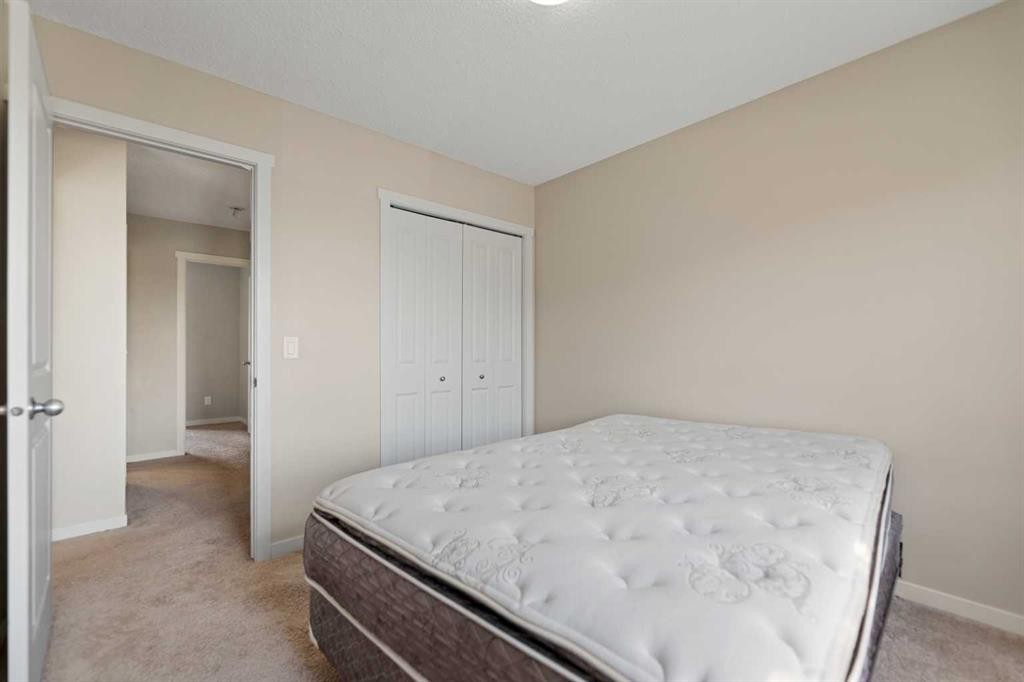 81 Copperpond Landing Se, Calgary, AB - Indoor Photo Showing Bedroom
