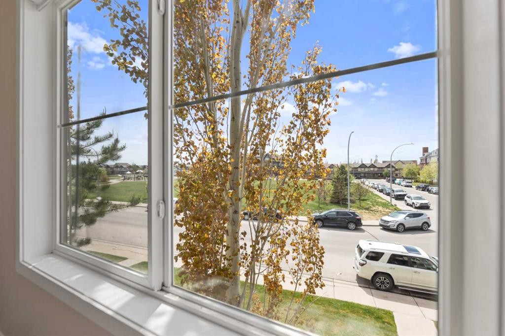 81 Copperpond Landing Se, Calgary, AB - Indoor Photo Showing Other Room