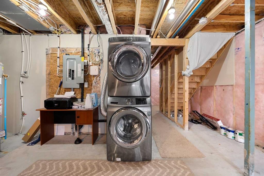 81 Copperpond Landing Se, Calgary, AB - Indoor Photo Showing Laundry Room