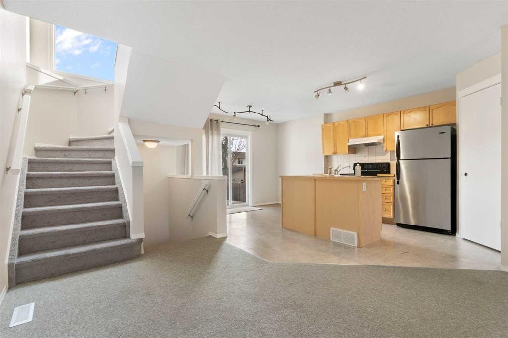 50 Tuscany Springs Place Nw, Calgary, AB - Indoor Photo Showing Kitchen