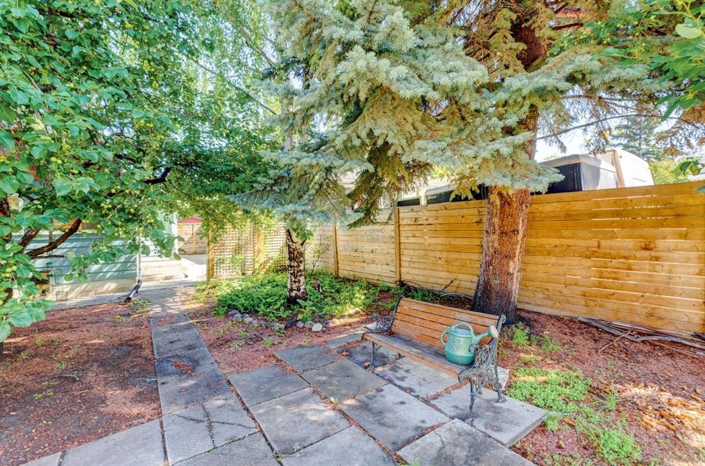 6115 Bow Crescent Nw, Calgary, AB - Outdoor
