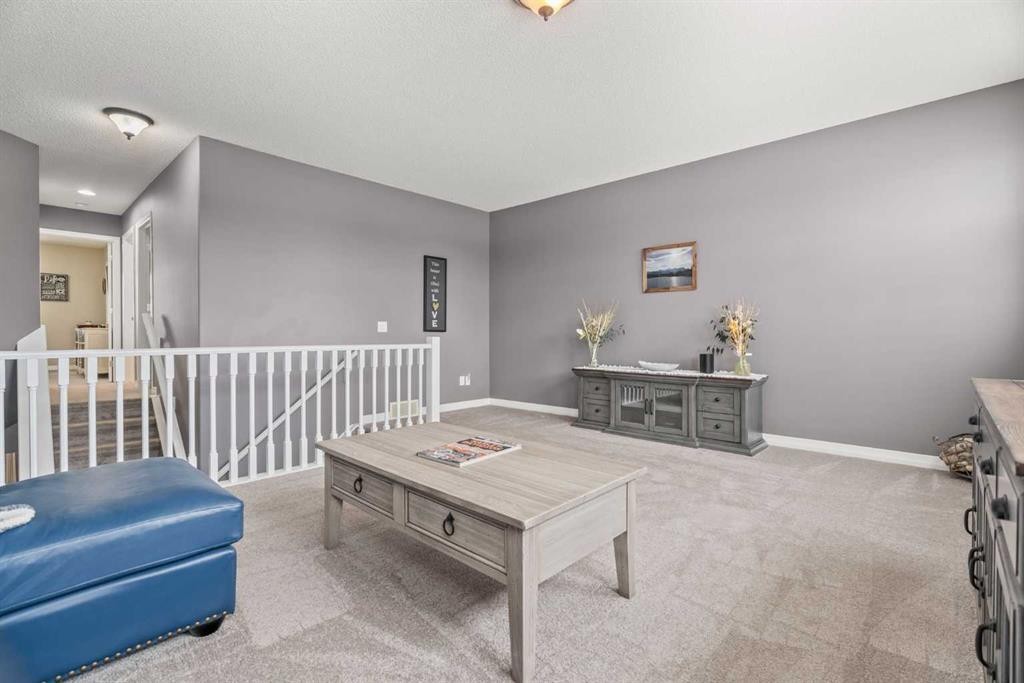 715 Copperpond Circle Se, Calgary, AB - Indoor