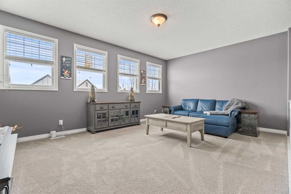 715 Copperpond Circle Se, Calgary, AB - Indoor