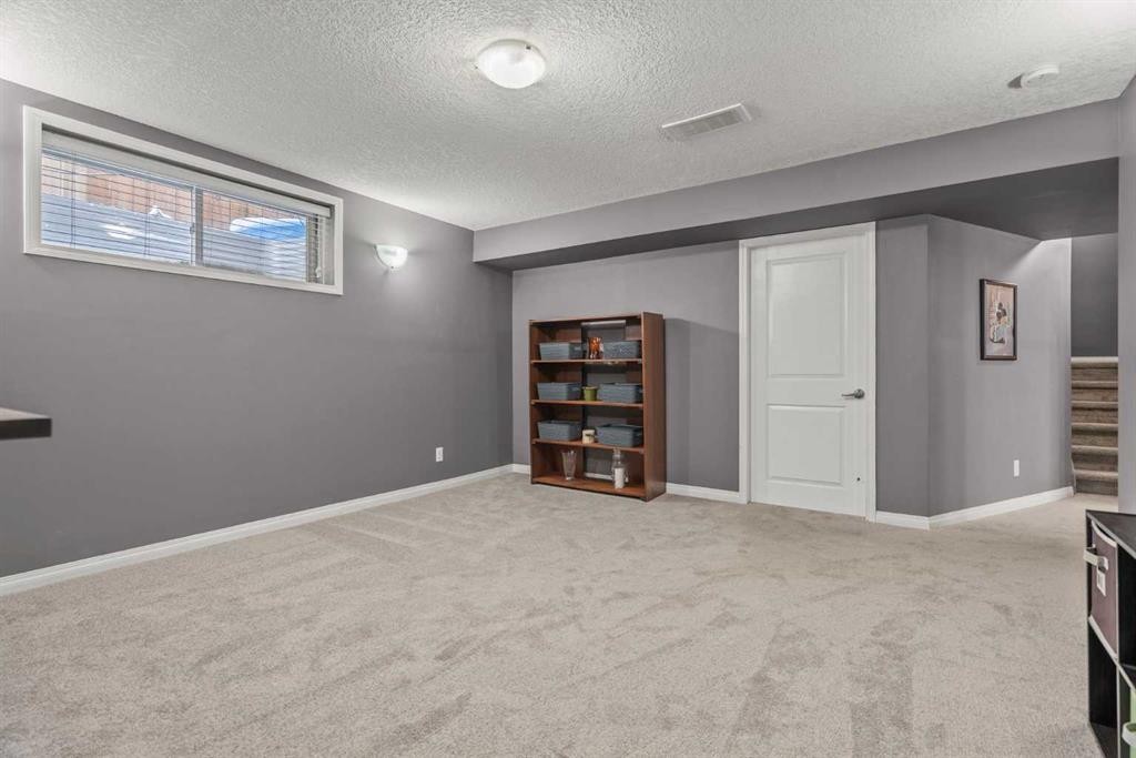 715 Copperpond Circle Se, Calgary, AB - Indoor