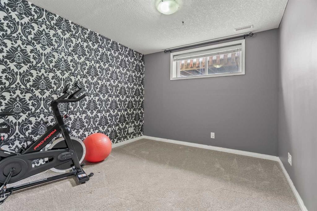 715 Copperpond Circle Se, Calgary, AB - Indoor Photo Showing Other Room