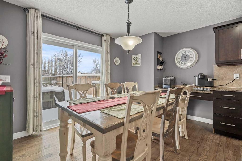 715 Copperpond Circle Se, Calgary, AB - Indoor Photo Showing Dining Room