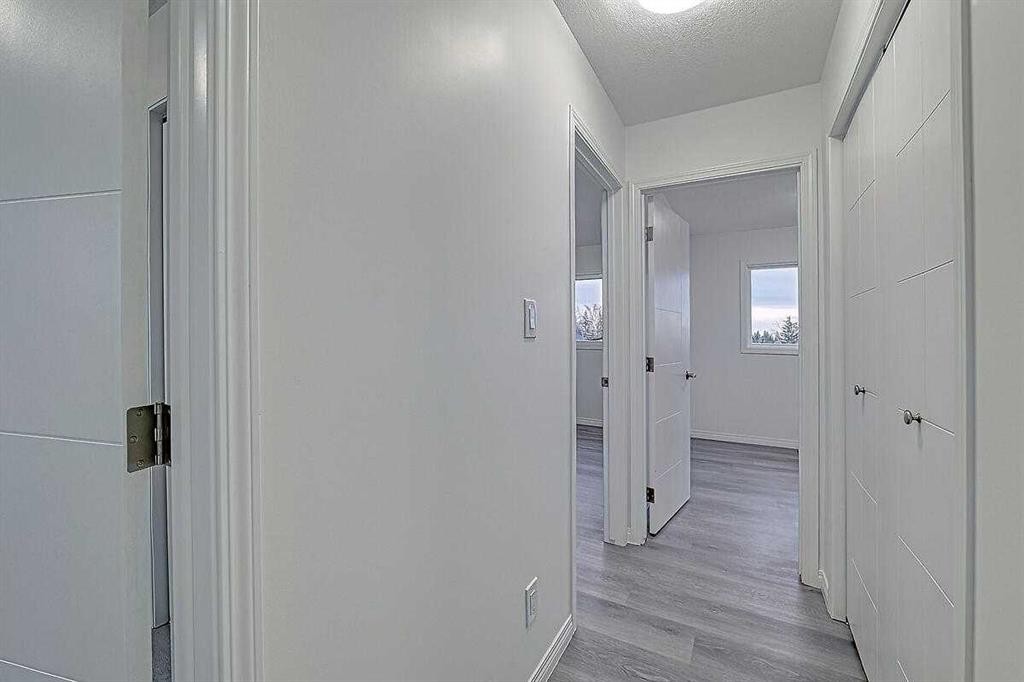 404 Pinehill Road Ne, Calgary, AB - Indoor Photo Showing Other Room